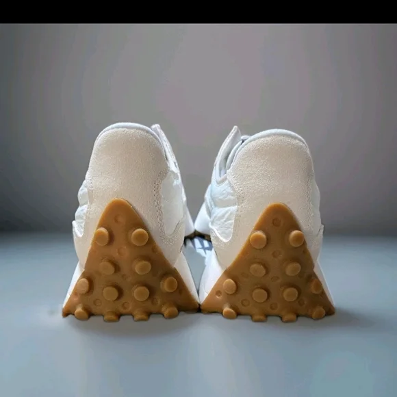 Women's New Balance 327 - White/Beige - Picture 4 of 5